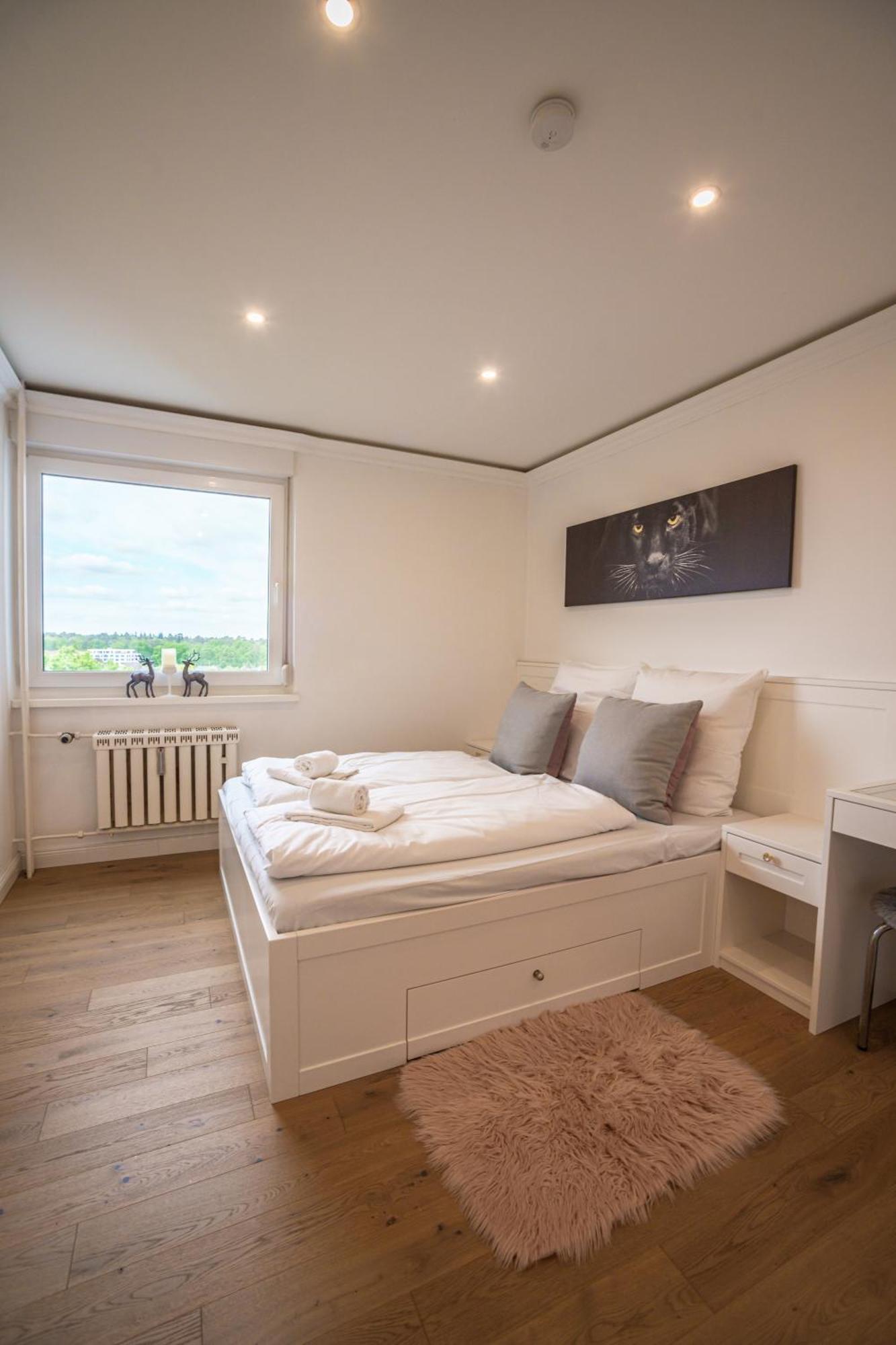 Apartment Am Neuen Teich -Balkon- 4 Personen -Waschmaschine 볼프스부르크 외부 사진